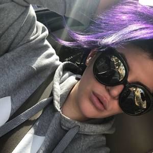 Meet your Posher, Caitlyn